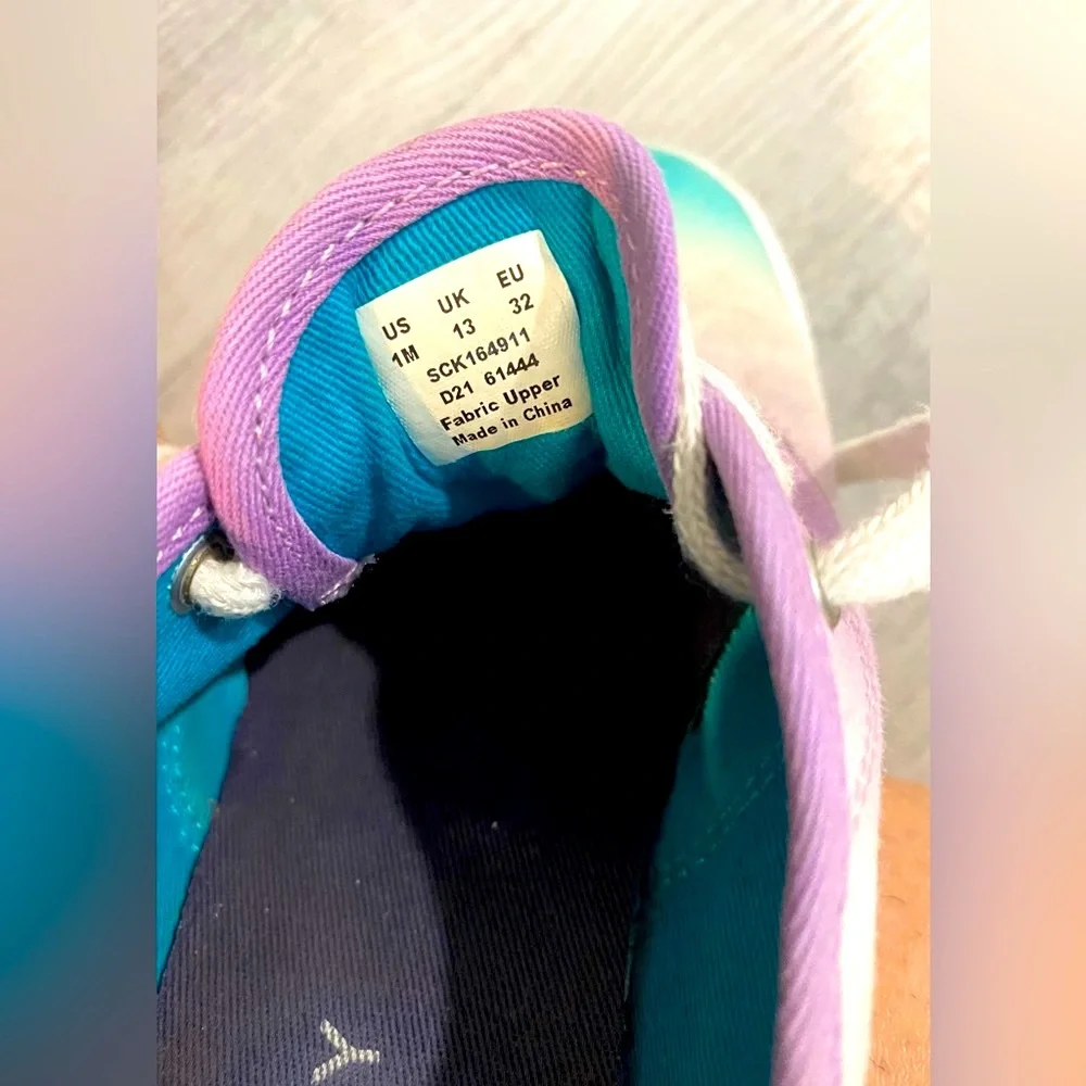 Sperry colorful gradient